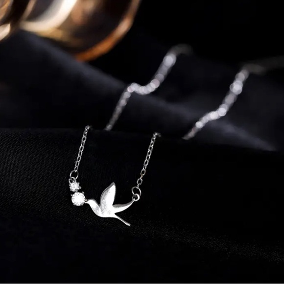 New! Dainty Swallow Shape Pendant necklace - Picture 3 of 5
